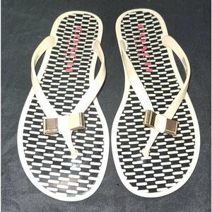 Coach New York "Landon" Gold Bow Beige Flip Flops Size 8B